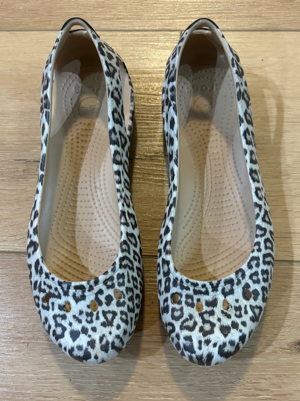 Leopard CROCS 7.5 LOOKS NEW!!!
